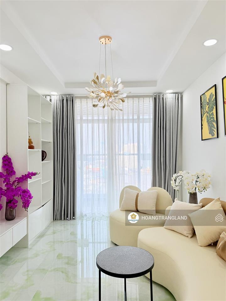 Bán gấp 2pn 2wc hoàng anh thanh bình q7  nhà siêu rộng cực đẹp view q1.  trang hatb 0905 521 ***