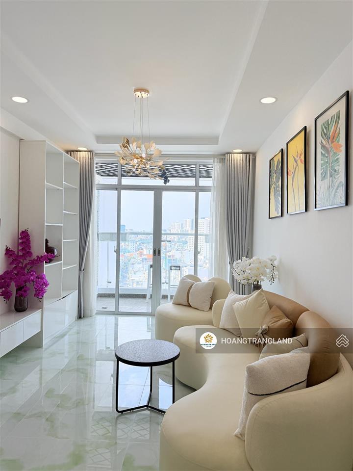 Bán gấp 2pn 2wc hoàng anh thanh bình q7  nhà siêu rộng cực đẹp view q1.  trang hatb 0905 521 ***
