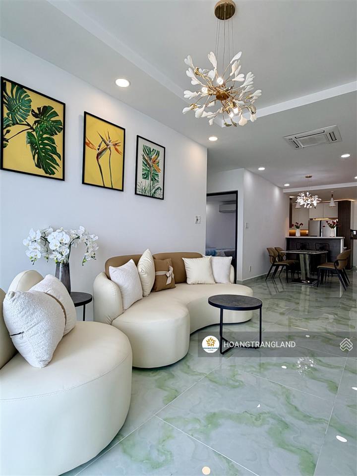 Bán gấp 2pn 2wc hoàng anh thanh bình q7  nhà siêu rộng cực đẹp view q1.  trang hatb 0905 521 ***