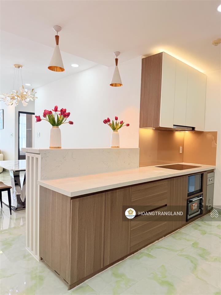Bán gấp 2pn 2wc hoàng anh thanh bình q7  nhà siêu rộng cực đẹp view q1.  trang hatb 0905 521 ***