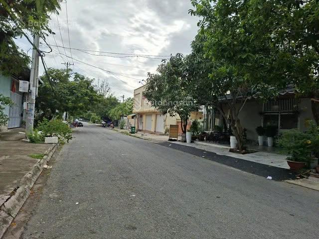Chủ bán gấp lô đất 136m2 5.5 tỷ đường nguyễn văn tạo  long thới  nhà bè  sổ hồng riêng