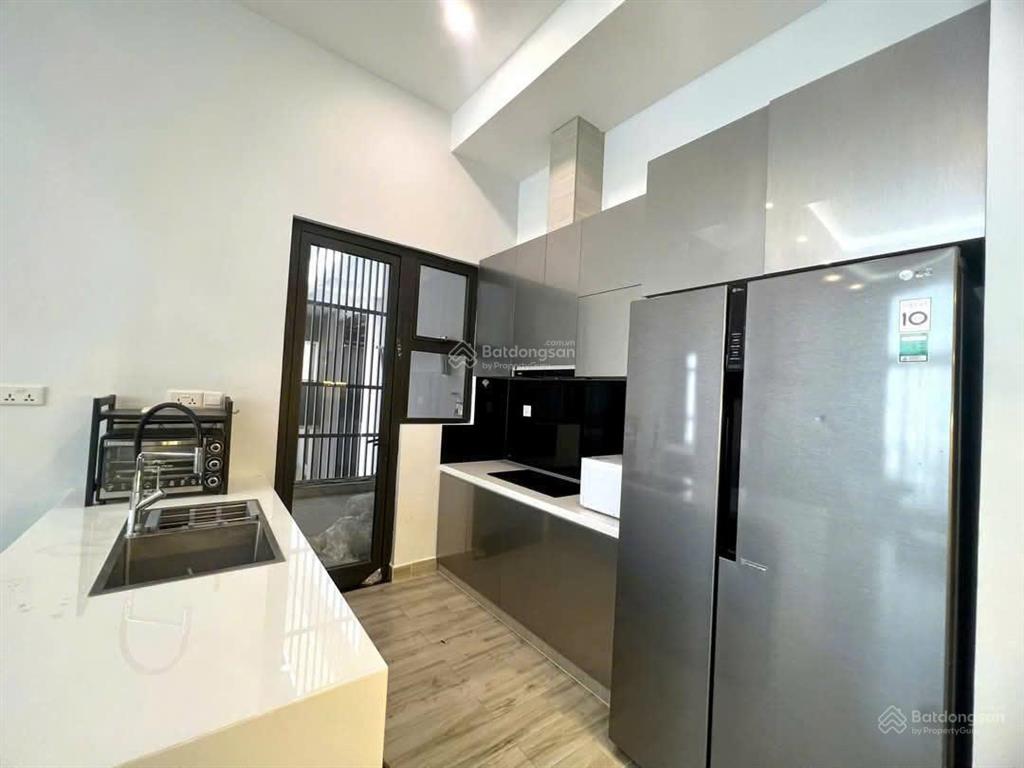 Cần cho thuê gấp căn hộ the view dt 125m 3pn full nội thất giá 32tr/tháng  0916 769 *** e trang