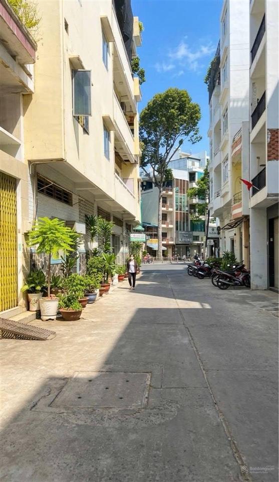 Nhà góc 2mt thuận tiện kinh doanh, gần chợ. dt 4x15m. hđt 12tr/tháng. giá 7.9 tỷ tl
