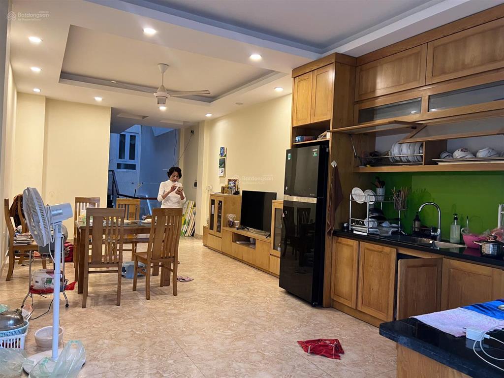 Cần bán gấp nhà ngõ 91, hoàng quốc việt. thiết kế đẹp, mới xây 5 tầng, có thang máy, full nội thất