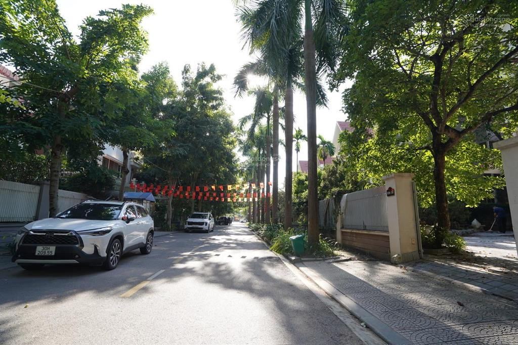 Bán gấp biệt thự kđt an hưng. nhà hướng đông nam, hoàn thiện nội thất, về ở luôn. 0936 399 ***