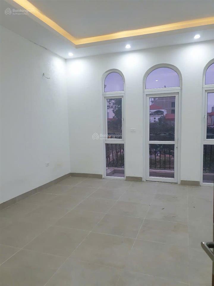 Cho thuê liền kề hoàn thiện nội thất văn phòng cực đẹp louis city đại mỗ. giá tốt.  0936 399 ***