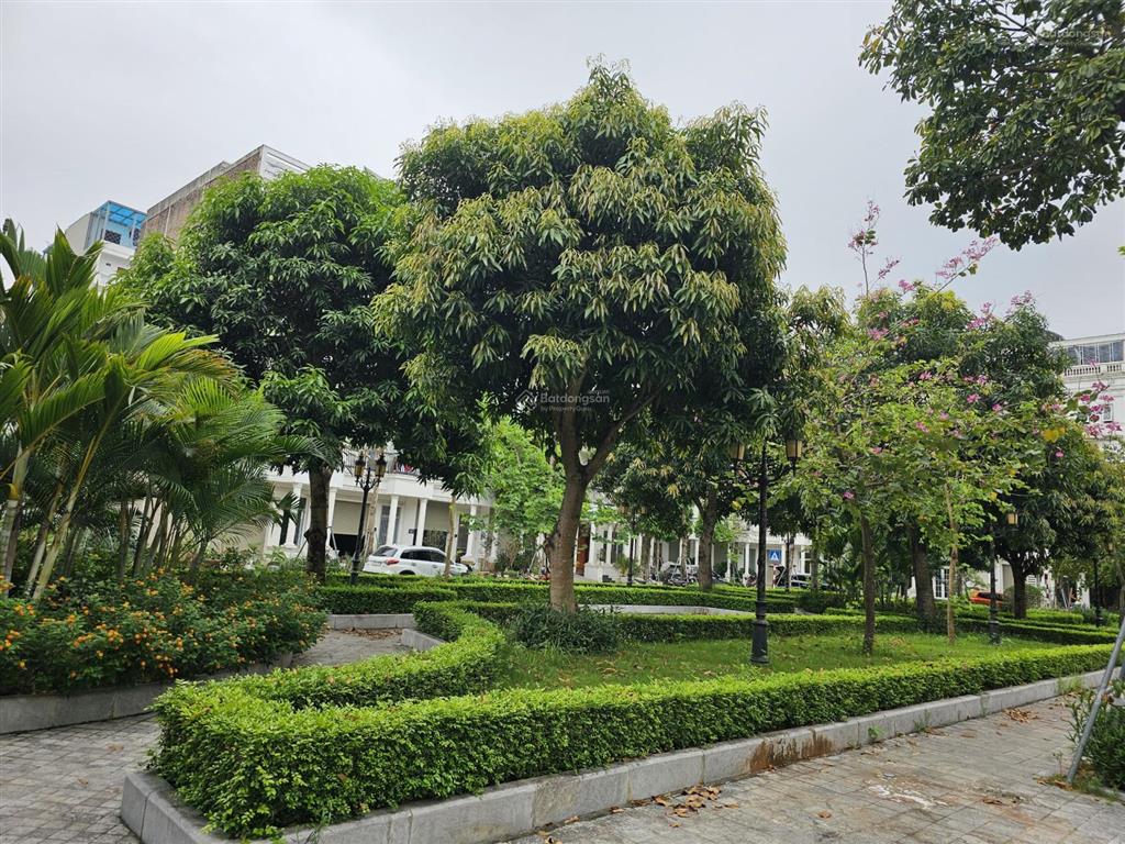 Cần cho thuê gấp căn góc shophouse 105m2, đường lê quang đạo. giá tốt.  0936 399 ***
