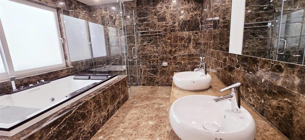 Cho thuê gấp căn góc biệt thự làng việt kiều  mỗ lao 179m2, hoàn thiện nội thất cực đẹp. giá tốt