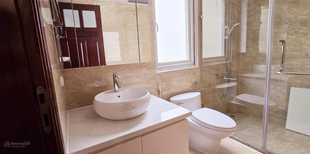 Cho thuê gấp căn góc biệt thự làng việt kiều  mỗ lao 179m2, hoàn thiện nội thất cực đẹp. giá tốt