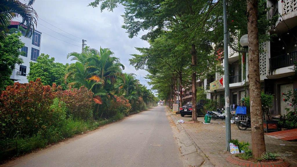 Bán liền kề tại westpoint  nam đường 32, mặt đường 30m giá chỉ 9xtr/m2