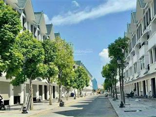 Cắt lỗ căn liền kề sát hồ trung tâm khu đô thị. sổ đỏ lâu dài.