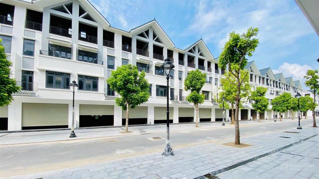 Cắt lỗ căn liền kề sát hồ trung tâm khu đô thị. sổ đỏ lâu dài.