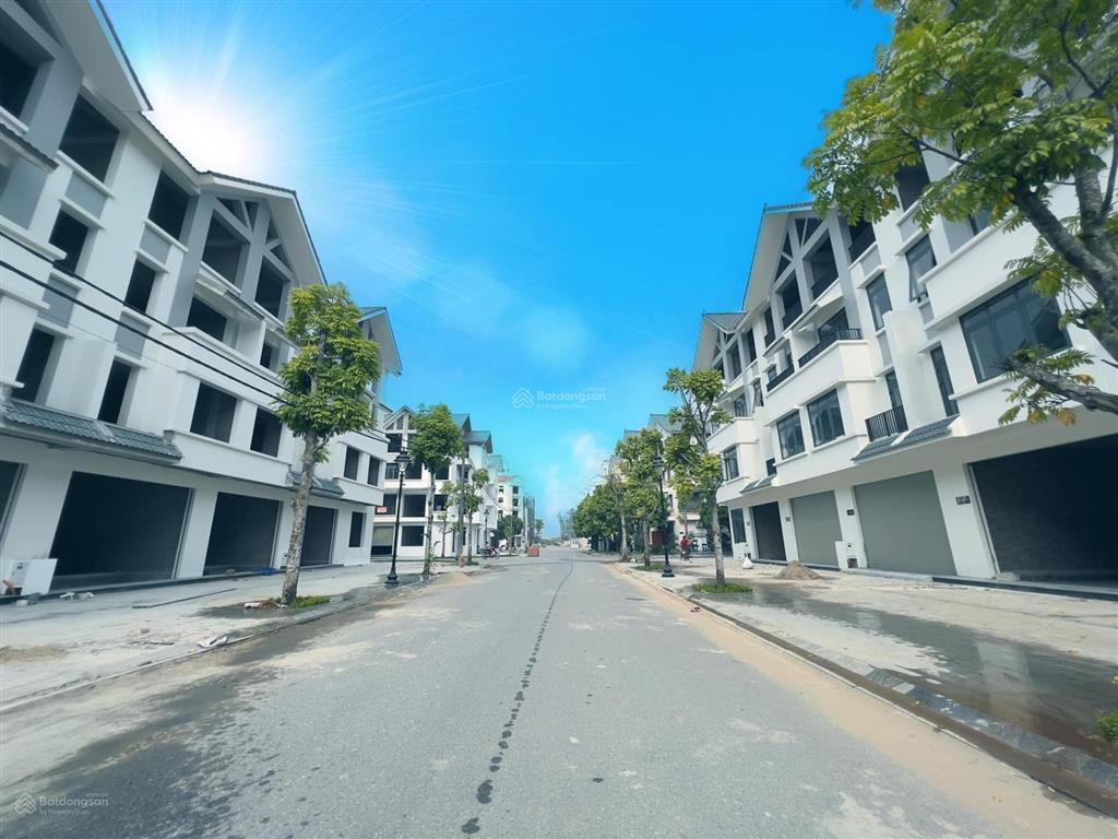 Cắt lỗ căn liền kề sát hồ trung tâm khu đô thị. sổ đỏ lâu dài.