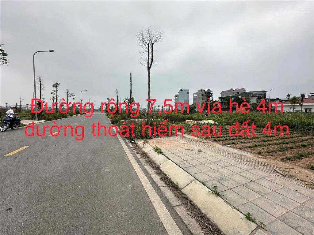 Cần bán 56m2(3,5x16) đất tái định cư mai hiên đông anh đường rộng 7,5m vỉa hè 4m đối diện vườn hoa