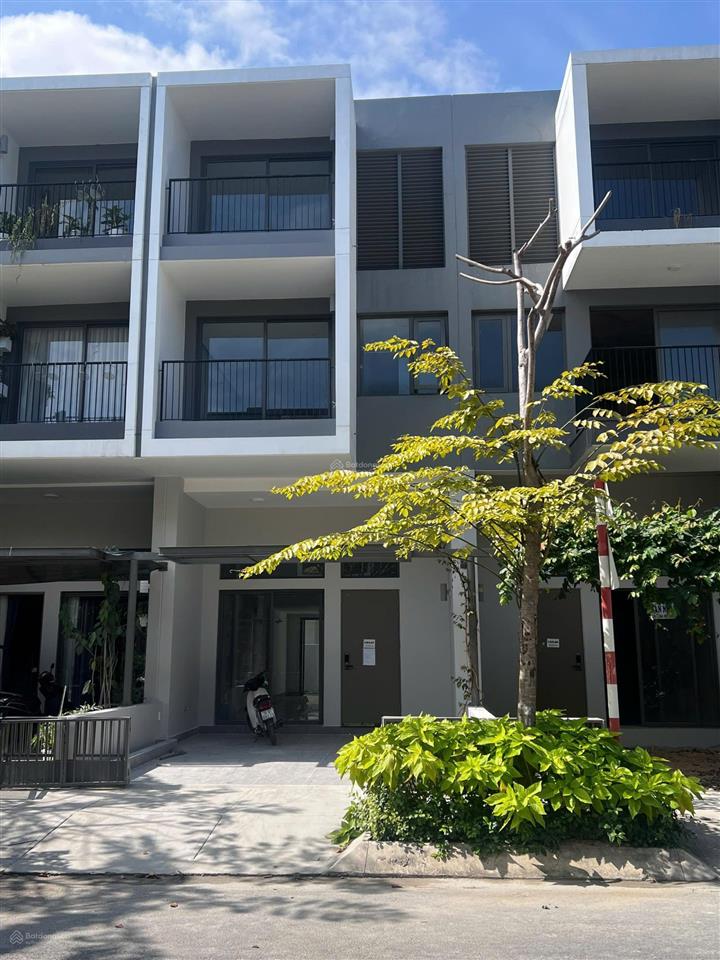 Cho thuê biệt thự nguyên căn khu compound, nội thất đẹp, mới 100%, hđ 2 năm