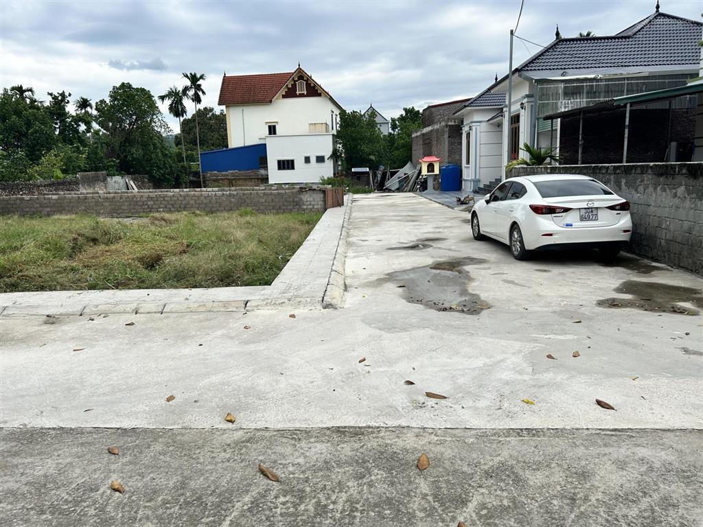 Cc bán lô góc 94,3m2 bám đường cực rộng 7m  đất hà nội