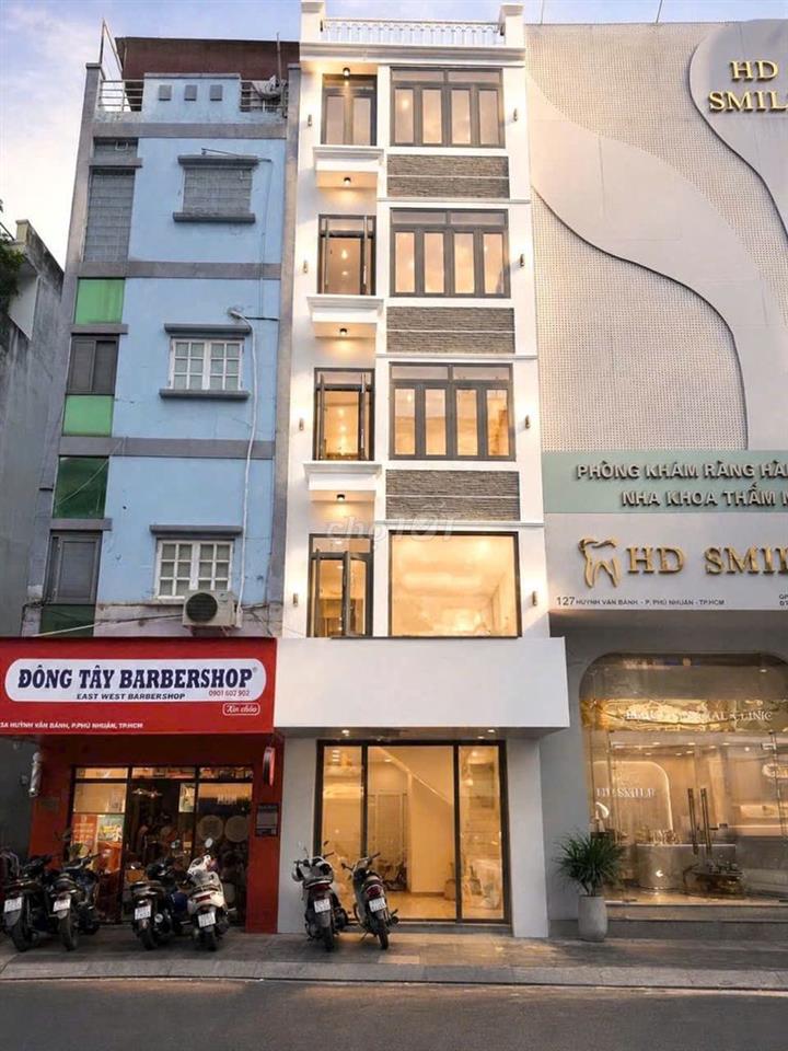 Hợp đồng thuê 36tr/tháng,MT Huỳnh VĂn BÁnh ngang 4m, kết cấu 4 lầu