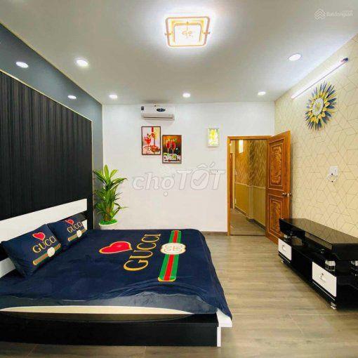 gấp nhà 2MT hẻm đường Hoàng Văn Thụ, Quận Tân Bình - 5 tầng 