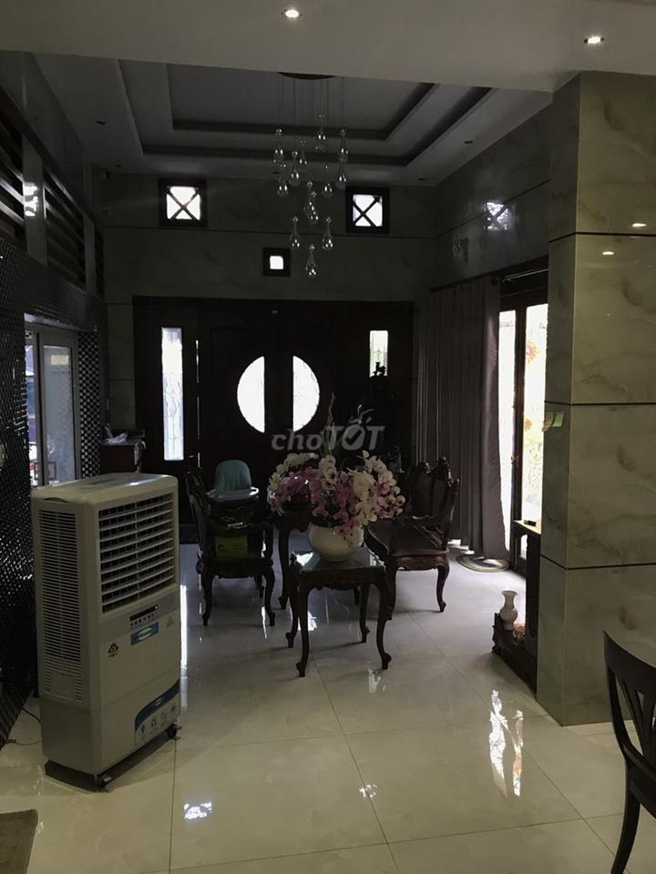 gấp nhà 2MT hẻm đường Hoàng Văn Thụ, Quận Tân Bình - 5 tầng 
