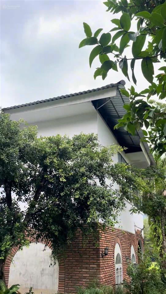 Chính chủ cần bán gấp khu nghỉ dưỡng 1.4ha trong đó 5000m2 đất ở, gần 200m mặt đường, 180m mặt suối