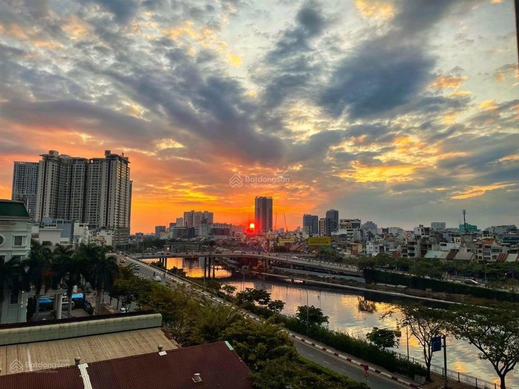 Bán ch tresor 2 pn 1 wc full nội thất, view sông, giá tốt 7,5 tỷ, tl,  0938 638 *** miễn trung gian