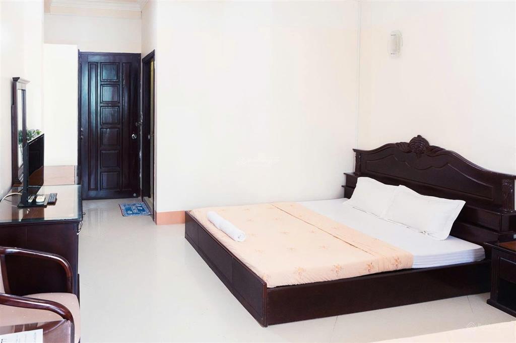 Cần bán khách sạn 3 sao 32 phòng giá tốt ngay biển hà tiên view mặt biển, đang kd tốt  0938 638 ***