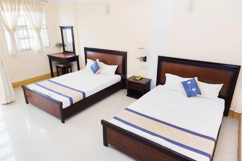 Cần bán khách sạn 3 sao 32 phòng giá tốt ngay biển hà tiên view mặt biển, đang kd tốt  0938 638 ***