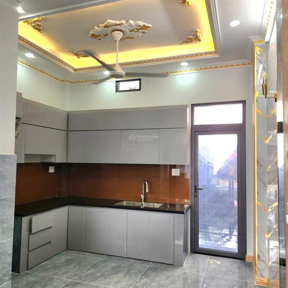 Nhà 3 tầng  có sân rộng đậu ô tô  đường lò lu quận 9 cũ