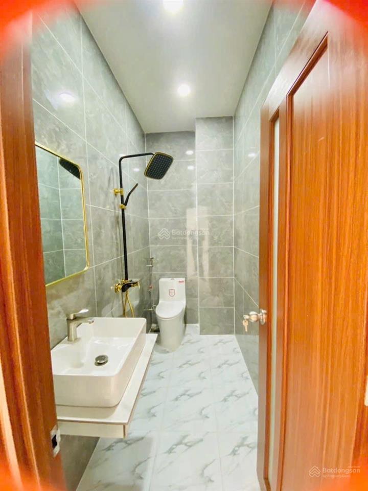 Nhà 3 tầng xây mới  sát trường đh tài chính  võ văn hát q9