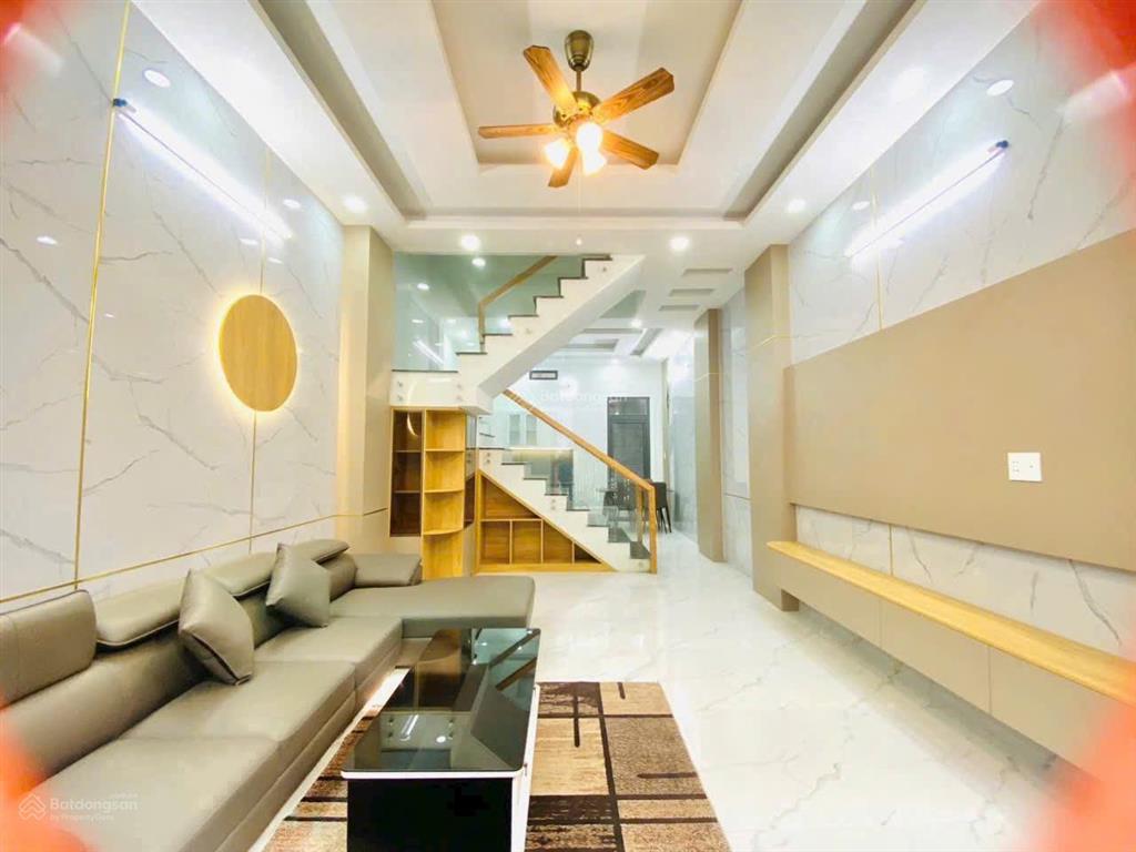 Nhà 3 tầng xây mới  sát trường đh tài chính  võ văn hát q9