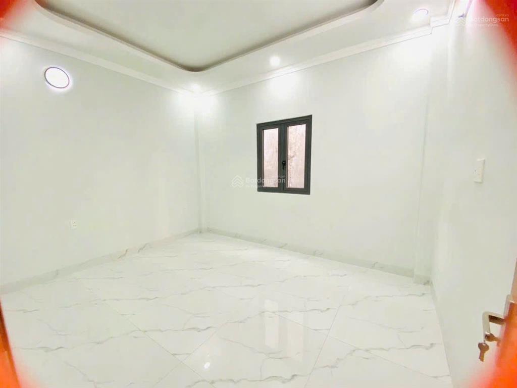 Nhà 3 tầng xây mới  sát trường đh tài chính  võ văn hát q9