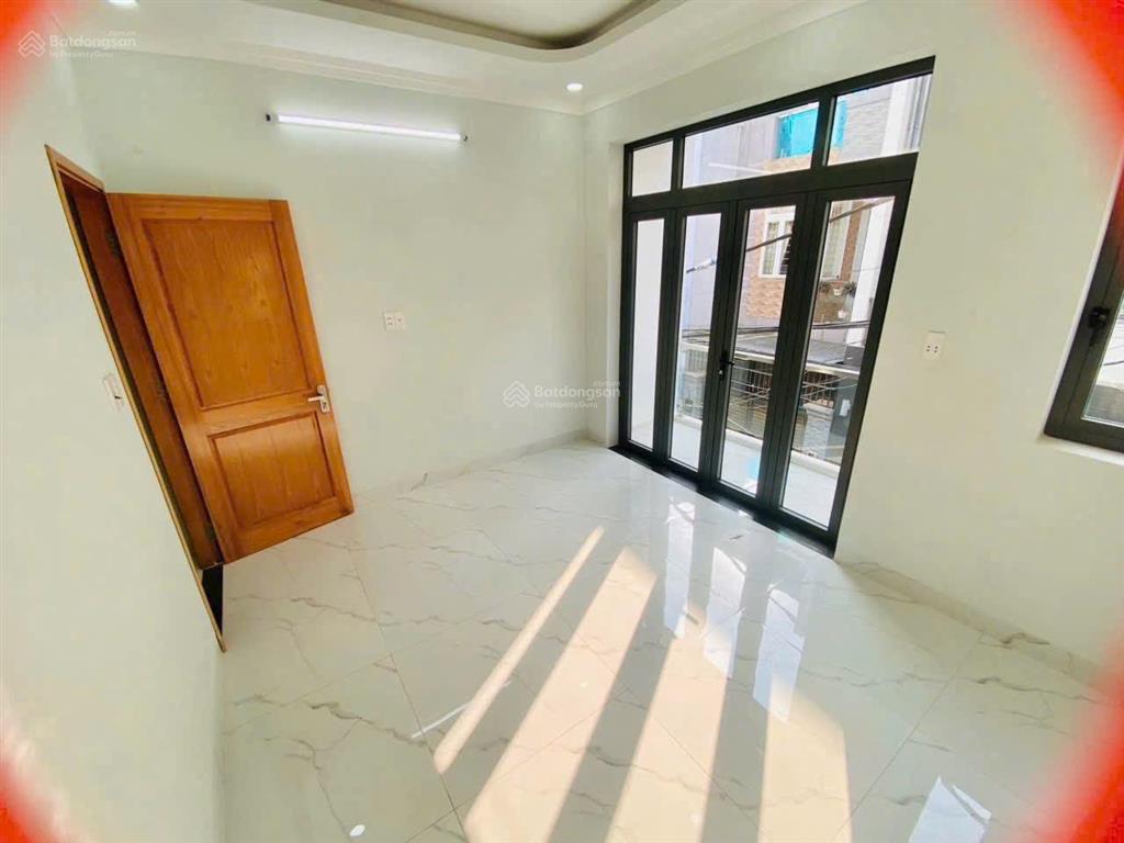 Nhà 3 tầng xây mới  sát trường đh tài chính  võ văn hát q9