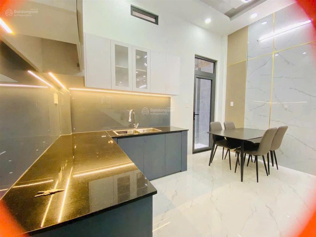 Nhà 3 tầng xây mới  sát trường đh tài chính  võ văn hát q9