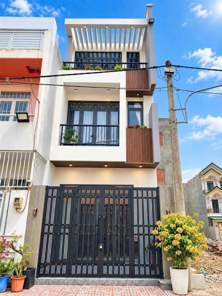 3,98 tỷ  nhà 3 tầng xây mới  đường 9m  sổ riêng q9 cũ