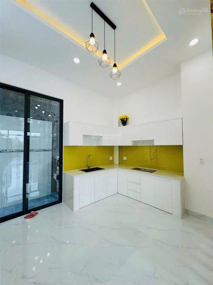 3,98 tỷ  nhà 3 tầng xây mới  đường 9m  sổ riêng q9 cũ