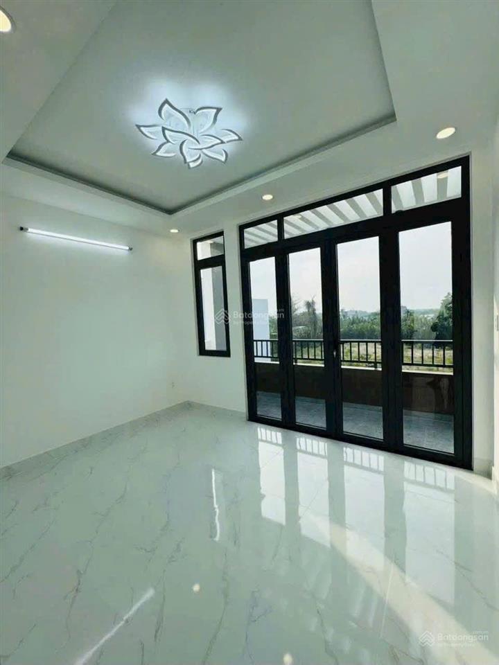3,98 tỷ  nhà 3 tầng xây mới  đường 9m  sổ riêng q9 cũ
