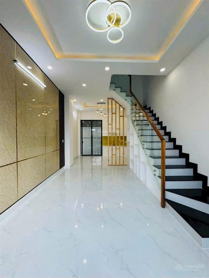 3,98 tỷ  nhà 3 tầng xây mới  đường 9m  sổ riêng q9 cũ