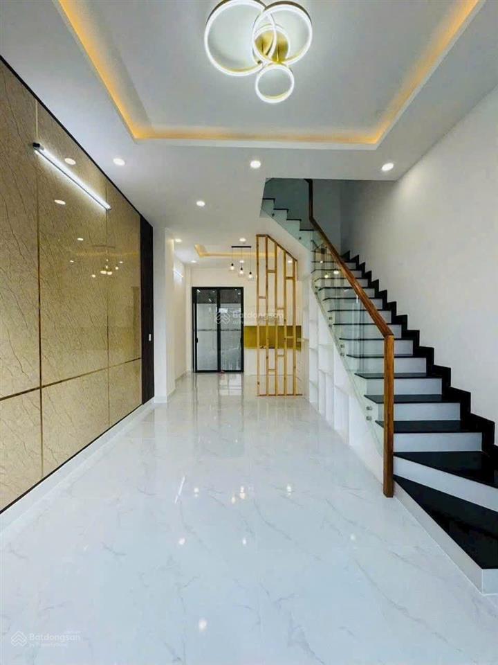 3,98 tỷ  nhà 3 tầng xây mới  đường 9m  sổ riêng q9 cũ