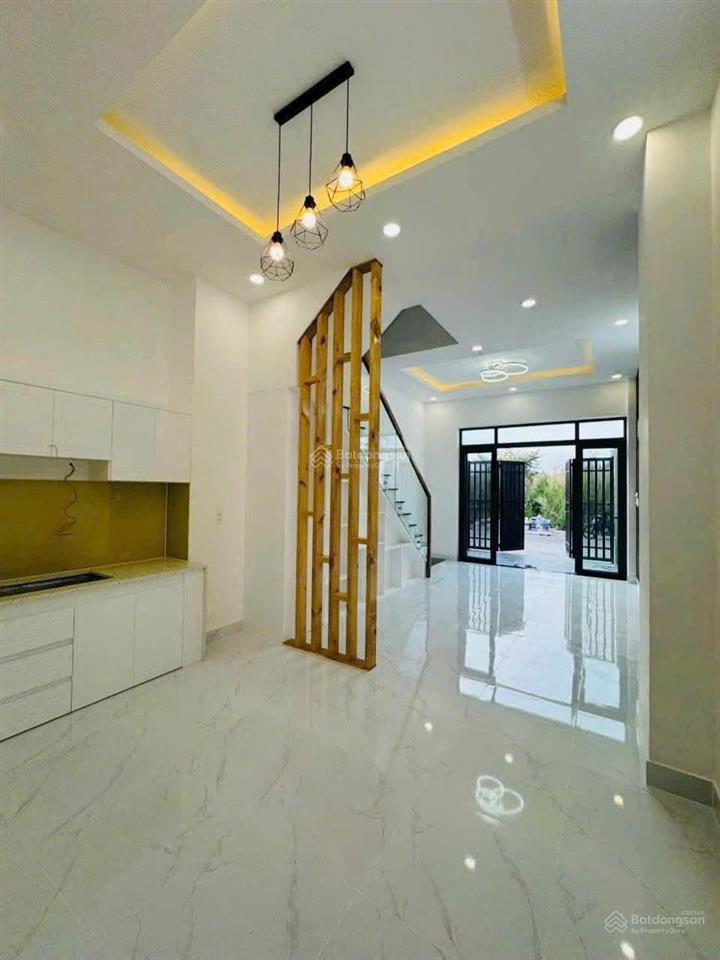 3,98 tỷ  nhà 3 tầng xây mới  đường 9m  sổ riêng q9 cũ