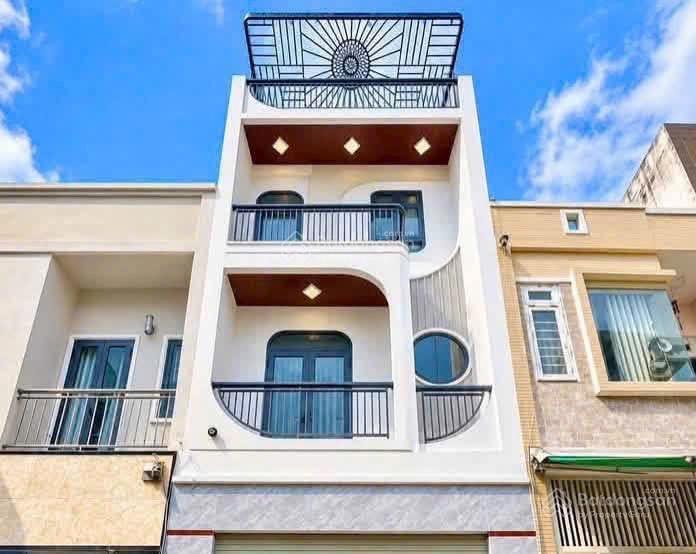 Nhà 3 tầng  sân thượng  xây mới  cách lã xuân oai đúng 50m  xe hơi đậu cửa  q9 cũ
