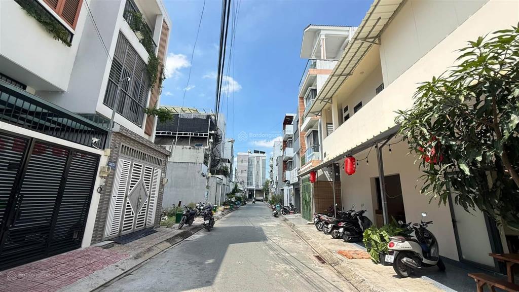 3,95 tỷ  63m2  đất trung tâm đường lê văn việt q9 cũ  đường 8m
