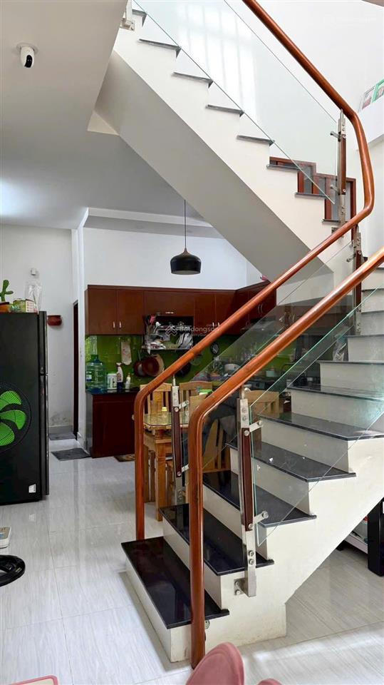 Chỉ 4 tỷ hơn  nhà 2 tầng  xe hơi tận nơi  võ văn hát q9 cũ