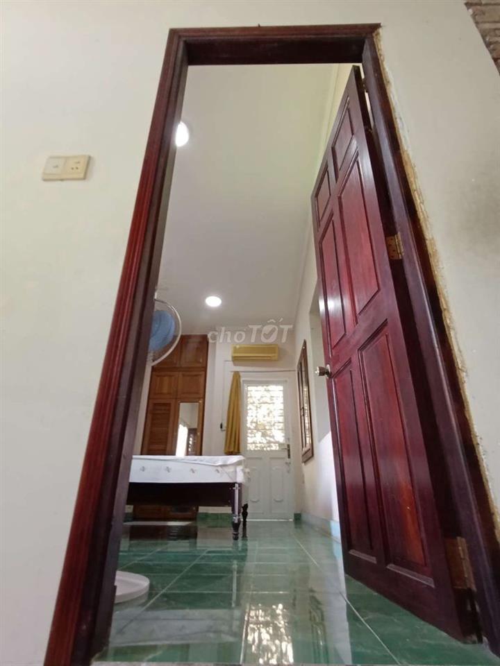 Phòng biệt thự 20m2 đầy đủ NT, ML; dùng chung bếp g.đình rộng 30m2
