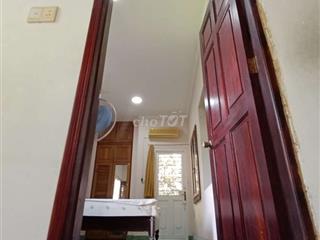 Cho thuê phòng 20m2 đầy đủ NT và ML; dùng chung bếp g.đình rộng 30m2