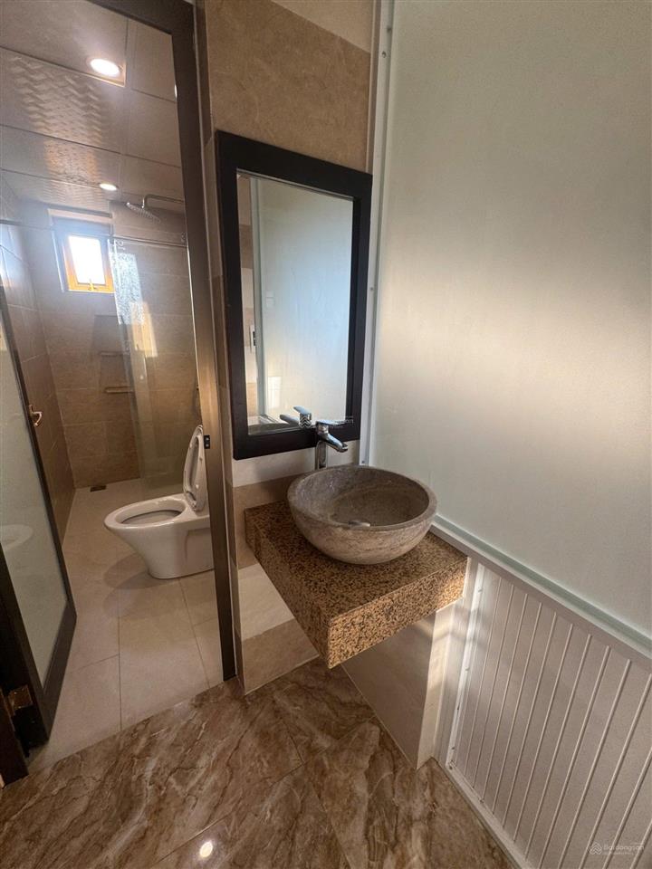 Toà căn hộ 5 tầng + tum, ngay sát vách phố cổ, hội an.
dt 97.5m2 ( ngang 6m )
đường 15m,