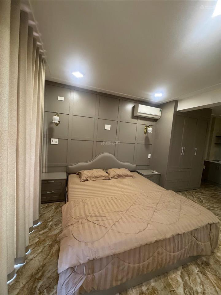 Toà căn hộ 5 tầng + tum, ngay sát vách phố cổ, hội an.
dt 97.5m2 ( ngang 6m )
đường 15m,