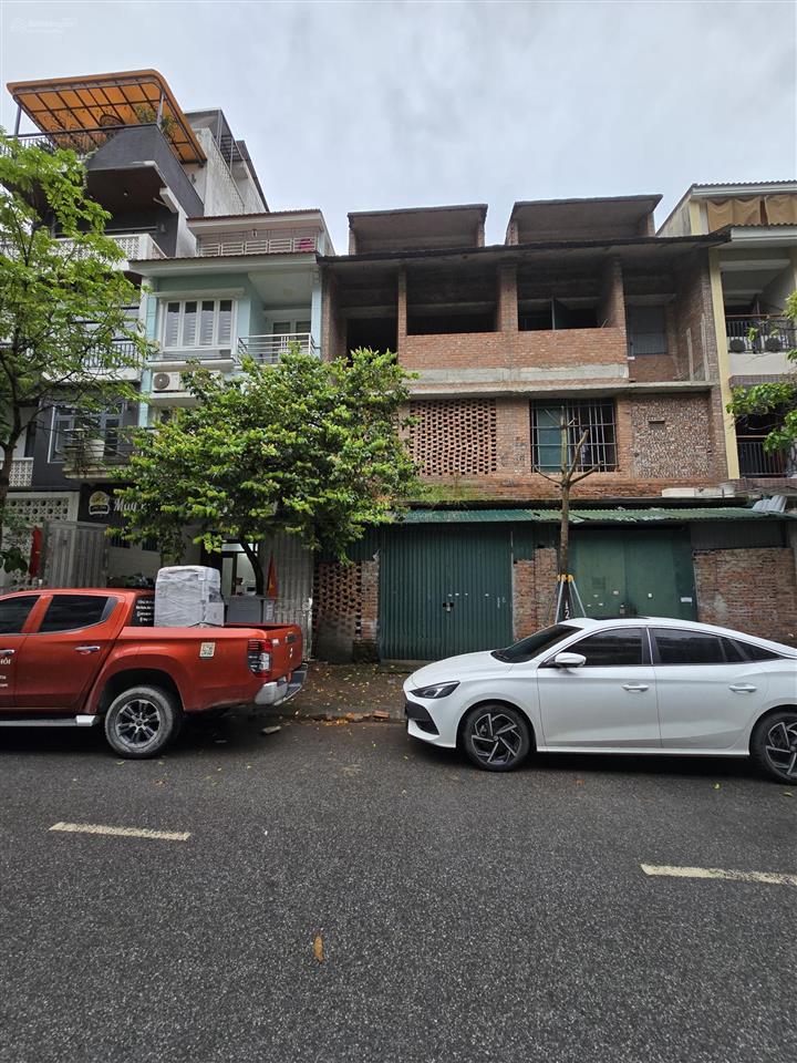 Cho thuê nhà 100m2, xây thô 4 tầng trong tổng cục 5 tân triều. giá 12tr