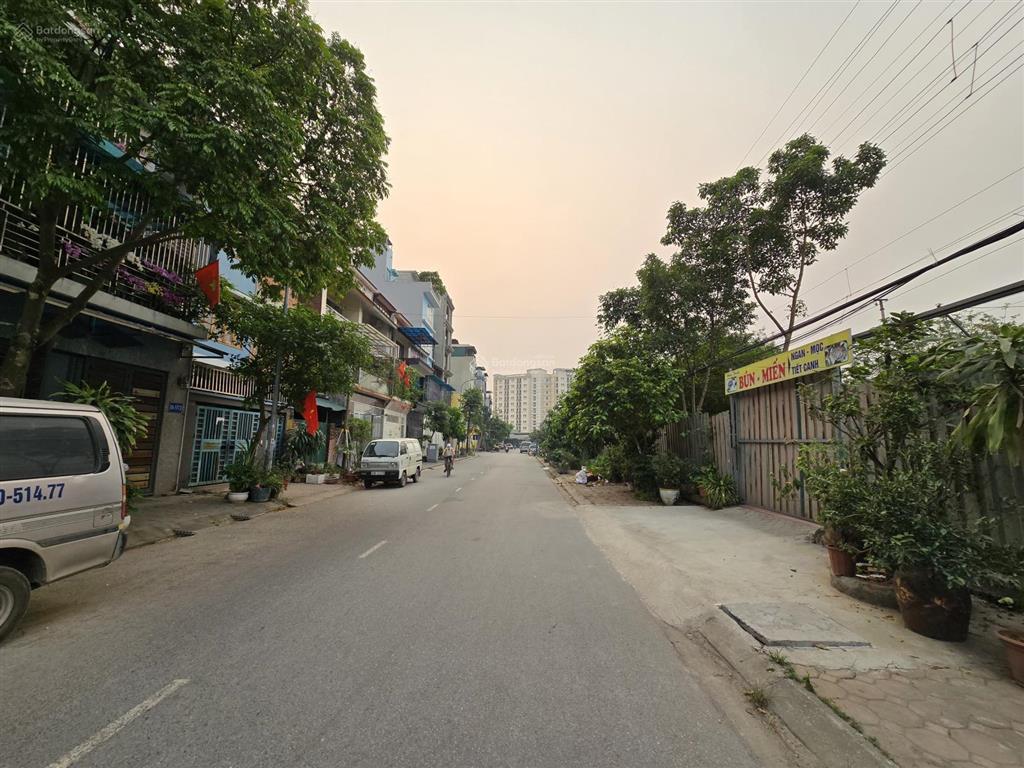 Cho thuê nhà 100m2, xây thô 4 tầng trong tổng cục 5 tân triều. giá 12tr