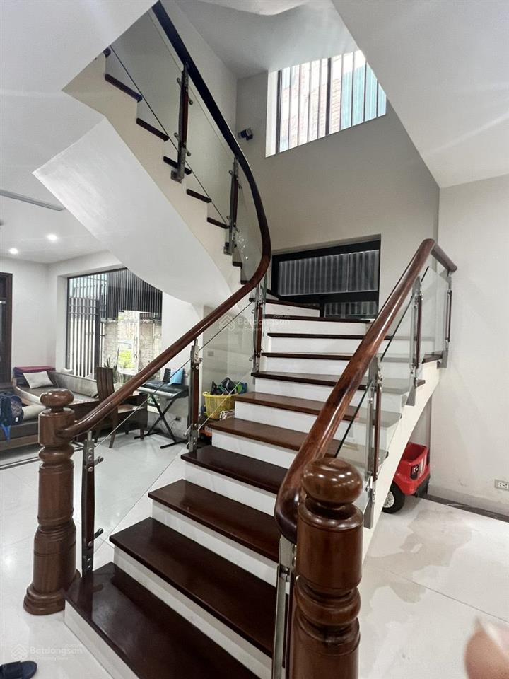 Cho thuê biệt thự 215m hoàn thiện 4 tầng, dự án tổng cục 5 tân triều. giá 35 tr/tháng