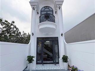 Cần tiền bán gấp nhà 1/ gần chợ bình chánh shr